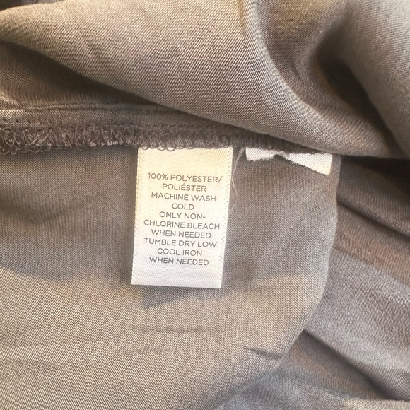 Ann Taylor LOFT EUC Long Silky satin Ruffled Front Tab Color Long Sleeve Blouse - Picture 8 of 9